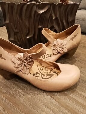 Portofino Comfortable Beige Mary Jane Heels with Floral Accent & Velcro Strap